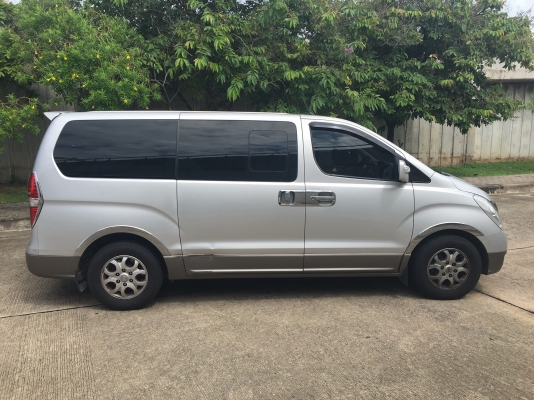 2010 HYUNDAI H-1 DELUXE มือเดียวออกห้าง เดิมๆทั้งคัน