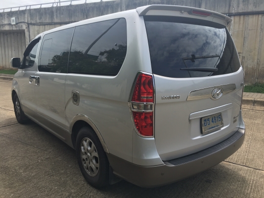 2010 HYUNDAI H-1 DELUXE มือเดียวออกห้าง เดิมๆทั้งคัน