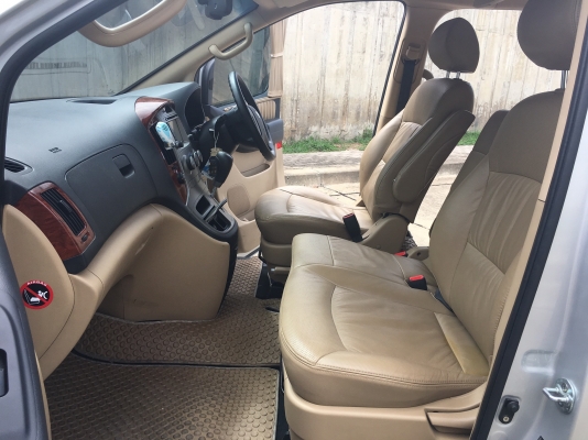 2010 HYUNDAI H-1 DELUXE มือเดียวออกห้าง เดิมๆทั้งคัน