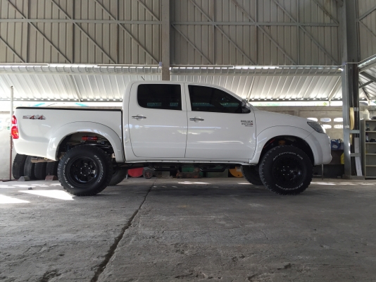 ขายล้อแม็กเลนโซ่พร้อมยางBF-265-75-16ปี14 สวยๆ ขายล้อแม็กเลนโซ่พร้อมยางBF-265-75-16ปี14 สวยๆ