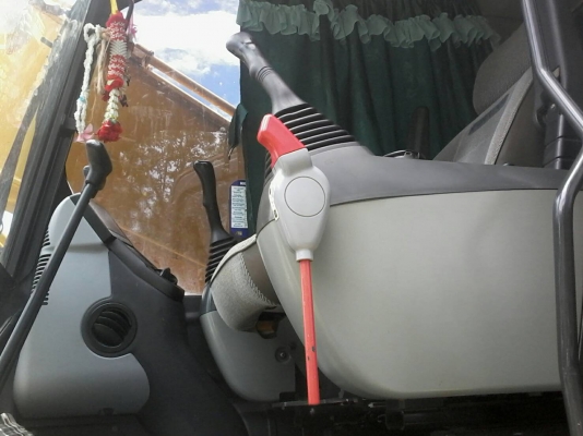 ขาย Komatsu pc 200-8mo  ชั่วโมงทำงาน 5580 ปี2012