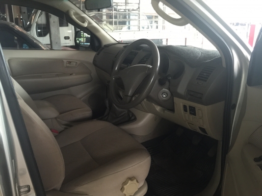 TOYOTA VIGO 2.5 เกียร์ดา 4x4 ปี 47 คานหน้าเดิม กันร้อนเดิม ตะเข็บเดิม รถสวยเดิมบาง เล่มพร้อมโอน