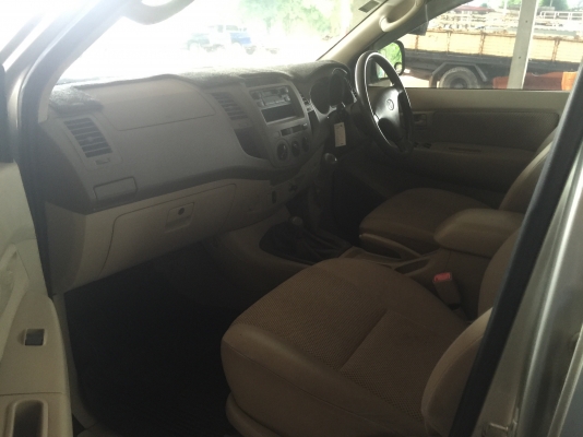 TOYOTA VIGO 2.5 เกียร์ดา 4x4 ปี 47 คานหน้าเดิม กันร้อนเดิม ตะเข็บเดิม รถสวยเดิมบาง เล่มพร้อมโอน