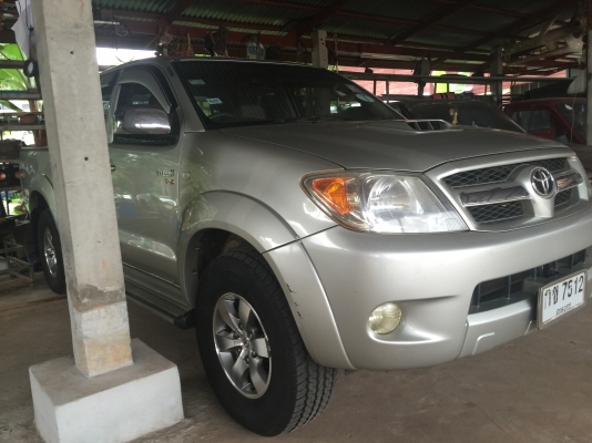 TOYOTA VIGO 2.5 เกียร์ดา 4x4 ปี 47 คานหน้าเดิม กันร้อนเดิม ตะเข็บเดิม รถสวยเดิมบาง เล่มพร้อมโอน