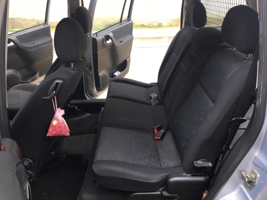 chevrolet zafira 2.2cdx สีเทา ปี 2003 รถสวย ไม่เคยติดแก๊ส เช็คระยะตลอด