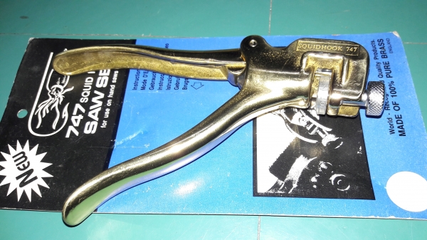 ขายคัดคองเลื่อยตราหมึกเบ็ด SQUID HOOK Made in England.ทำจากทองเหลืองทั้งตัว