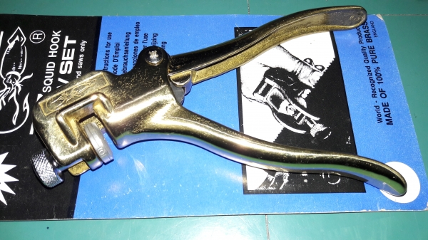 ขายคัดคองเลื่อยตราหมึกเบ็ด SQUID HOOK Made in England.ทำจากทองเหลืองทั้งตัว