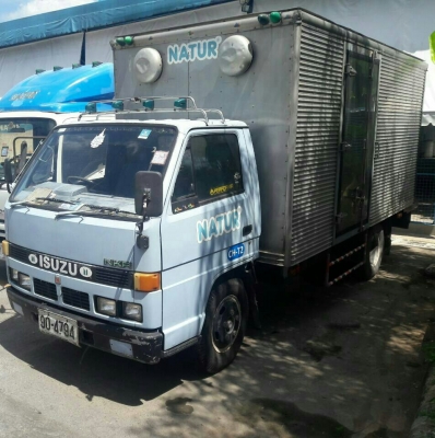 หกล้อ อีซูชุ NKR110ปี36เกียร์สั้น ช่วงยาว4.30ม บรรทุกตู้เปียก สภาพดีเดิมๆสวยพร้อมใช้งาน ทะเบียนพร้อมโอน