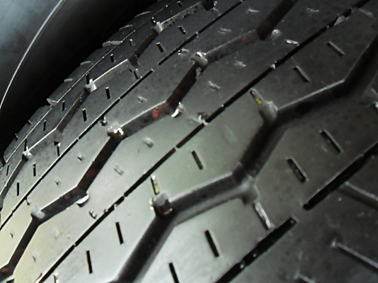 ยางกระบะขอบ15 บริดสโตน195 R15 ลงพื้นปี14 (4เส้น3,200)