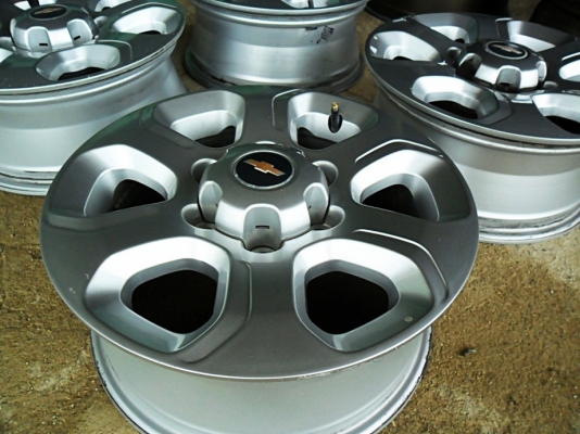 แม็กกระบะขอบ16แท้ 6รู139สภาพใหม่กริ๊บ (4วง 4,500)