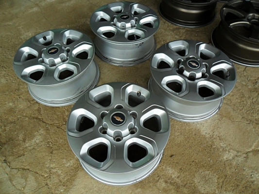 แม็กกระบะขอบ16แท้ 6รู139สภาพใหม่กริ๊บ (4วง 4,500)