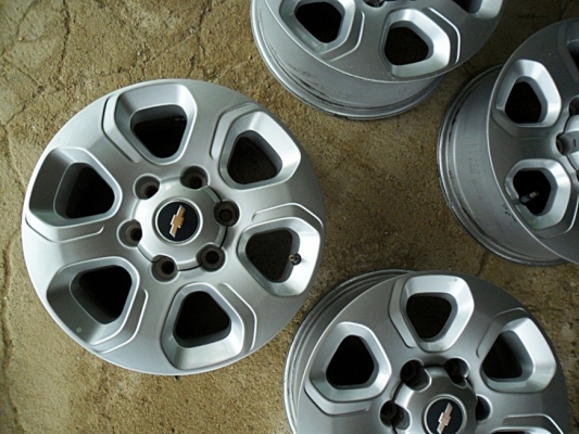 แม็กกระบะขอบ16แท้ 6รู139สภาพใหม่กริ๊บ (4วง 4,500)