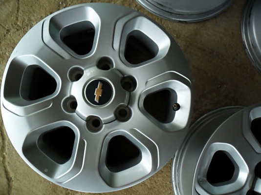 แม็กกระบะขอบ16แท้ 6รู139สภาพใหม่กริ๊บ (4วง 4,500)