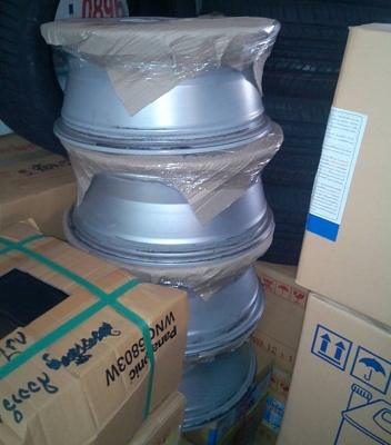 แม็กกระบะขอบ16แท้ 6รู139สภาพใหม่กริ๊บ (4วง 4,500)