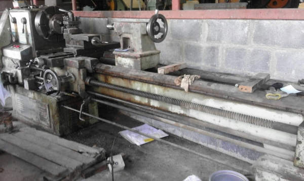 ขายกลึง10ฟุตสวิง950mmรูเพลา3นิ้ว2.  4เพลาราคาเบาๆครับ