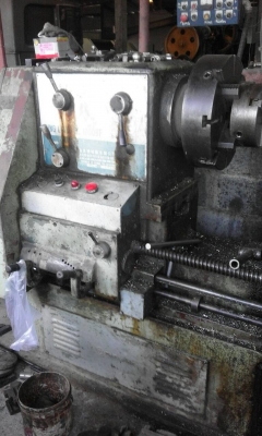 ขายกลึง10ฟุตสวิง950mmรูเพลา3นิ้ว2.  4เพลาราคาเบาๆครับ