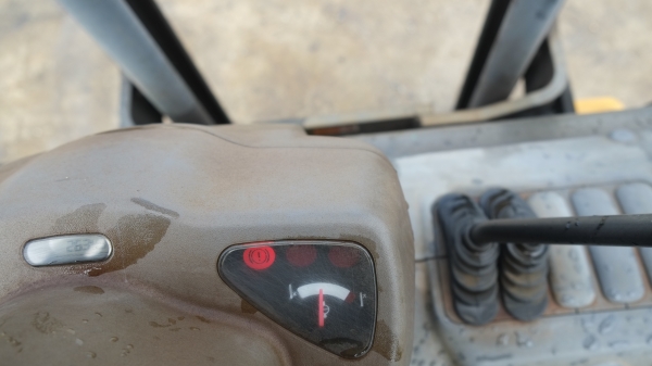 ขายรถโฟร์คลิฟท์ นำเข้าจากญี่ปุ่น Komatsu รุ่นใหม่ รุ่น 18 แล้วFG15 -18 ยกสินค้าได้ 1500 kg ,โกดัง ก.ท.ม. มีนบุรี มีบริการจัดส่งฟรีทั่วประเทศ, รถเก่านอก วิ่งไว ยกเร็ว เลี้ยวคล่อง  นำเข้าจากญี่ปุ่น เบนซิน ยังไม่ได้ใช้งานบ้านเรา สภาพดี เสาสูง 3 เมตร