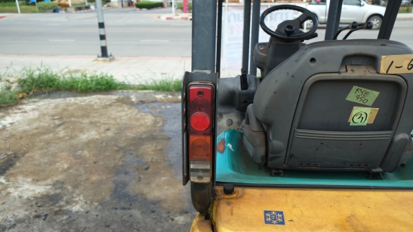 ขายรถโฟร์คลิฟท์ นำเข้าจากญี่ปุ่น Komatsu รุ่นใหม่ รุ่น 18 แล้วFG15 -18 ยกสินค้าได้ 1500 kg ,โกดัง ก.ท.ม. มีนบุรี มีบริการจัดส่งฟรีทั่วประเทศ, รถเก่านอก วิ่งไว ยกเร็ว เลี้ยวคล่อง  นำเข้าจากญี่ปุ่น เบนซิน ยังไม่ได้ใช้งานบ้านเรา สภาพดี เสาสูง 3 เมตร