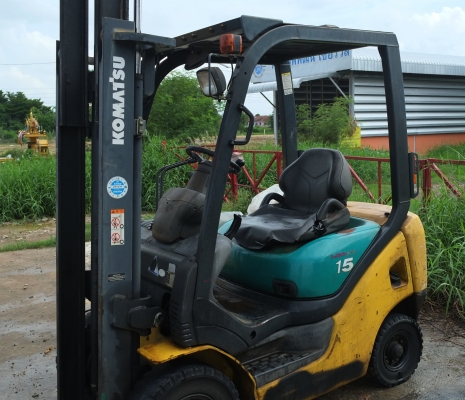 ขายรถโฟร์คลิฟท์ นำเข้าจากญี่ปุ่น Komatsu รุ่นใหม่ รุ่น 18 แล้วFG15 -18 ยกสินค้าได้ 1500 kg ,โกดัง ก.ท.ม. มีนบุรี มีบริการจัดส่งฟรีทั่วประเทศ, รถเก่านอก วิ่งไว ยกเร็ว เลี้ยวคล่อง  นำเข้าจากญี่ปุ่น เบนซิน ยังไม่ได้ใช้งานบ้านเรา สภาพดี เสาสูง 3 เมตร
