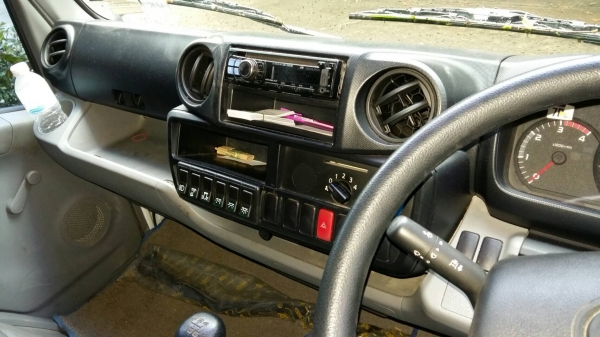 รถฮีโน่ 6 ล้อ ( รถ รับ - ส่ง นักเรียน. ) 150 แรงม้า. ปี 57. , ( รถวิ่ง 10,xxx กม. )   สนใจติดต่อ  081 - 6079515