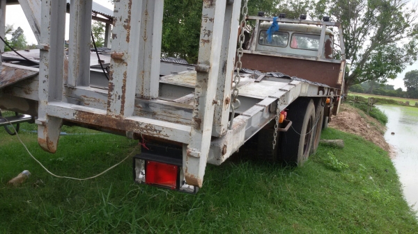 ขายรถเทเลอหางปลาเอกสารประมูลรถใช้งานปกติ