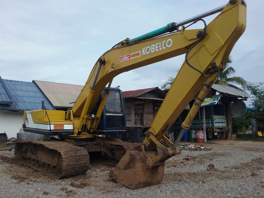 ขาย 695,000 KOBELCO  SK 200-3  เครื่องดี ปั้มแรง ไฟฟ้าครบ เอวแน่น โซ่ไหม่ เอกสารเล่มทะเบียน รถสวยพร้อมใช้เอกสารพร้อมโอน  รถอยู่ จ.นครราชสีมา  090-772-3710 090-772-3708