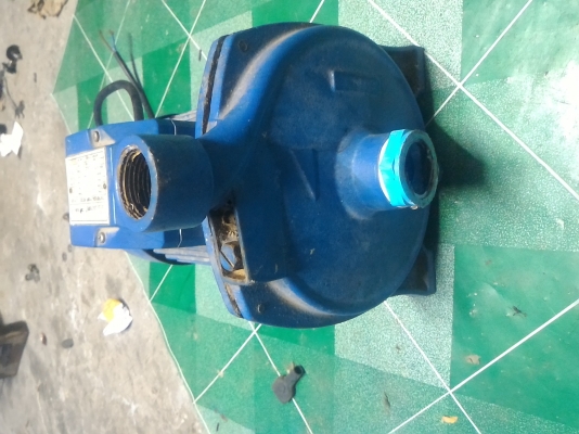 ปั๊มน้ำยี่ห้อ LEAL ขนาดกำลัง 1แรงม้า 750 W. ท่อเข้า - ออก 1นิ้ว ดันน้ำขึ้นได้สูง 34 ม.