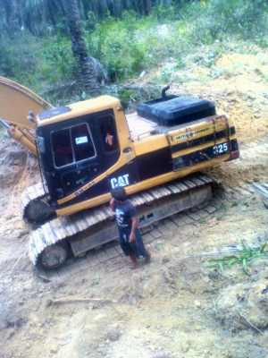 ขายรถแบคโฮ CAT 325 เอกสารอินวอย ราคา 700000