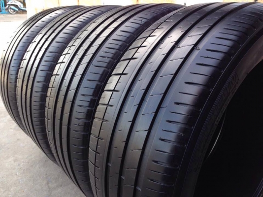 ยาง MICHELIN 235-45-18 ปี 14 ครบชุด 4 เส้น 6000  สภาพสวยๆไม่มีปะไม่บวมไม่กินข้าง ดอกยางเหลือเยอะเอาไปวิ่งกันใด้อีกยาวค่ะ