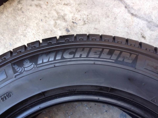 ยาง MICHELIN 215-65-16 ปี 15 ครบชุด 4 เส้น 5000  สภาพสวยๆไม่บวมไม่กินข้างดอกยางเหลือเยอะเอาไปวิ่งกันใด้อีกยาวค่ะ