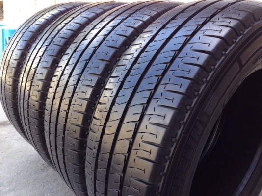 ยาง MICHELIN 215-65-16 ปี 15 ครบชุด 4 เส้น 5000  สภาพสวยๆไม่บวมไม่กินข้างดอกยางเหลือเยอะเอาไปวิ่งกันใด้อีกยาวค่ะ