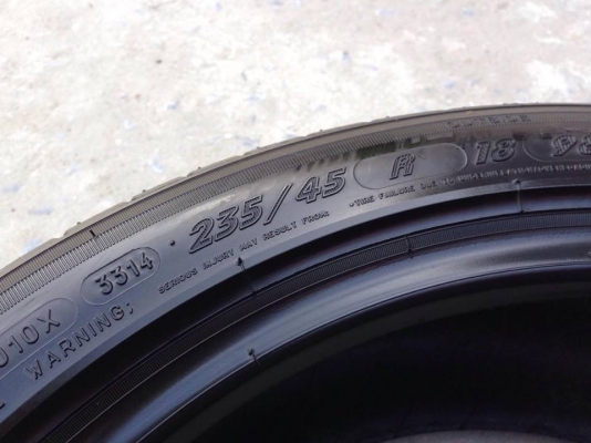 ยาง MICHELIN 235-45-18 ปี 14 2 เส้น 3500  สภาพสวยๆไม่มีปะไม่บวมไม่กินข้าง ดอกยางเหลือเยอะเอาไปวิ่งกันใด้อีกยาวค่ะ