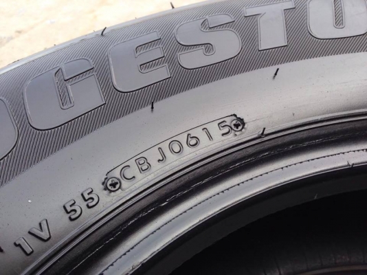 ยาง Bridgstone 195 R 15 ปี 15 ครบชุด 4 เส้น 5500  สภาพสวยๆไม่บวมไม่กินข้างดอกยางเหลือเยอะเอาไปวิ่งกันใด้อีกยาวค่ะ