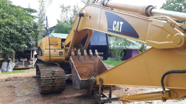 ขายรถแบคโฮ CAT 320 C JAPAN เอวใหม่ ช่วงล่างใหม่ทั้งหมด เอกสารเล่มทะเบียน ราคา 1550000