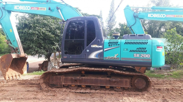 ขายรถแบคโฮ 2 คัน KOBELCO SK200-8 YN12 SUPER X ไมล์ 7000 ชม.ราคา 2400000