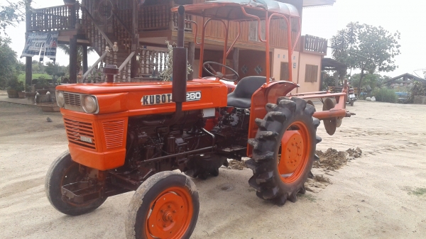 จัดส่งพี่ จ.ลพบุรี ขอบคุณครับ ขายรถไถนั่งขับคูโบต้า 28แรงพร้อมผาน5 สวยๆพร้อมใช้งาน จัดส่งพี่ จ.ลพบุรี ขอบคุณครับ ขายรถไถนั่งขับคูโบต้า 28แรงพร้อมผาน5 สวยๆพร้อมใช้งาน