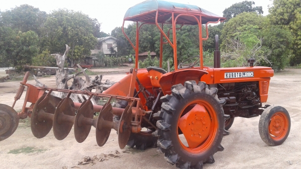 จัดส่งพี่ จ.ลพบุรี ขอบคุณครับ ขายรถไถนั่งขับคูโบต้า 28แรงพร้อมผาน5 สวยๆพร้อมใช้งาน จัดส่งพี่ จ.ลพบุรี ขอบคุณครับ ขายรถไถนั่งขับคูโบต้า 28แรงพร้อมผาน5 สวยๆพร้อมใช้งาน