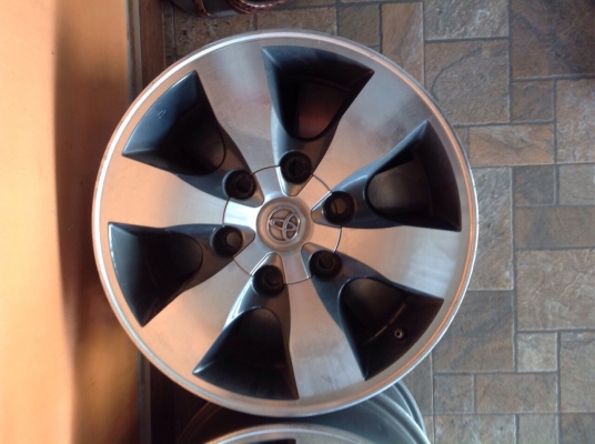 ขายล้อแม็กซ์โตโยต้าฟอร์จูนเนอร์ ขอบ 16 สภาพดี