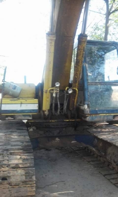 ขายรถแบคโค SK200-3 สภาพใช้งาน เครื่องทำใหม่ ปั๊มดี คันเร่งไฟฟ้า ในราคา 640000 บาท ต่อรองได้คะ