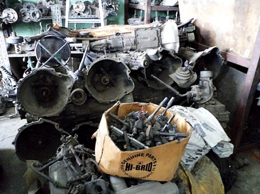 ขายโละเลิกกิจการ อะไหล่เก่าจากญี่ปุ่น (เซียงกง) แยกขายเป็นประเภทได้ เช่น ไดชาร์เบนซิน250   ไดชาร์ดีเซล500   พัดลมไฟฟ้า250  แกนพวงมาลัย500  แกนพวงมาลัยรุ่น720 ราคา800 โฃคฝาท้าย100  หม้อลมรถตู้500 คาบิว300 เบาะ800 โฃคอัฟรถเก๋ง400 โชคอัฟรถกระบะ/รถใหญ่(โชคกระ