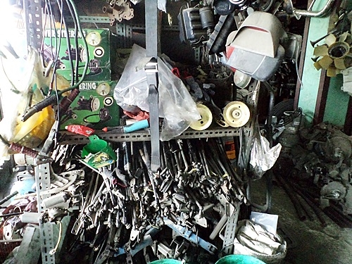 ขายโละเลิกกิจการ อะไหล่เก่าจากญี่ปุ่น (เซียงกง) แยกขายเป็นประเภทได้ เช่น ไดชาร์เบนซิน250   ไดชาร์ดีเซล500   พัดลมไฟฟ้า250  แกนพวงมาลัย500  แกนพวงมาลัยรุ่น720 ราคา800 โฃคฝาท้าย100  หม้อลมรถตู้500 คาบิว300 เบาะ800 โฃคอัฟรถเก๋ง400 โชคอัฟรถกระบะ/รถใหญ่(โชคกระ