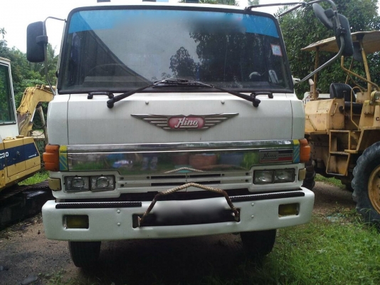 รถฮีโน่ 6 ล้อ ท้ายลาด ( ติดเครน 3ตัน. ) FD174B  185 แรงม้า. ปี 39.   สนใจติดต่อ  081 - 6079515