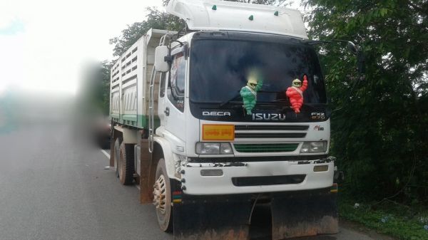 รถอีซุซุ 10 ล้อดั้ม FXZ 270 แรงม้า ปี 48.    สนใจติดต่อ  081 - 6079515