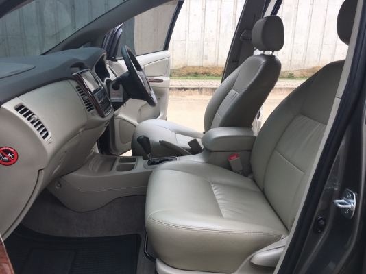 toyota innova 2.0g สีเทา ปี 2014 รถมือเดียวไมล์แท้วิ่งน้อย