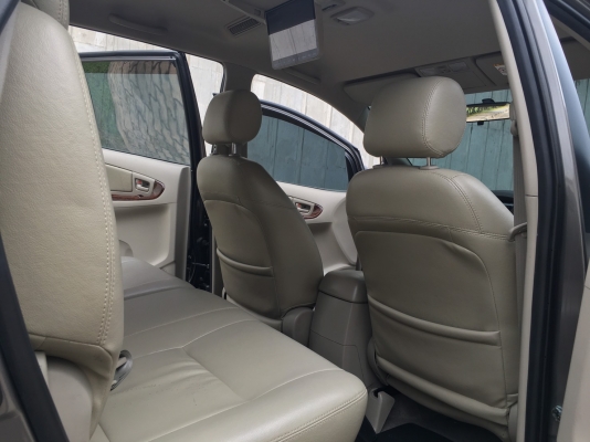 toyota innova 2.0g สีเทา ปี 2014 รถมือเดียวไมล์แท้วิ่งน้อย