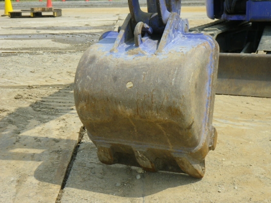 รถขุด PC08UU-1F ขนาด 800 กก. ขึ้นรถกระบะได้ครับ เหมาะสำหรับงานพื้นที่แคบ ๆ ไม่แพง