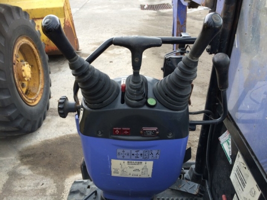 รถขุด PC08UU-1F ขนาด 800 กก. ขึ้นรถกระบะได้ครับ เหมาะสำหรับงานพื้นที่แคบ ๆ ไม่แพง