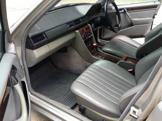 1995 BENZ E-CLASS E200 โฉม W124 สีเทา