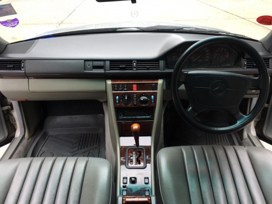 1995 BENZ E-CLASS E200 โฉม W124 สีเทา