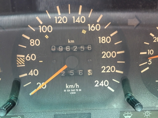 1995 BENZ E-CLASS E200 โฉม W124 สีเทา